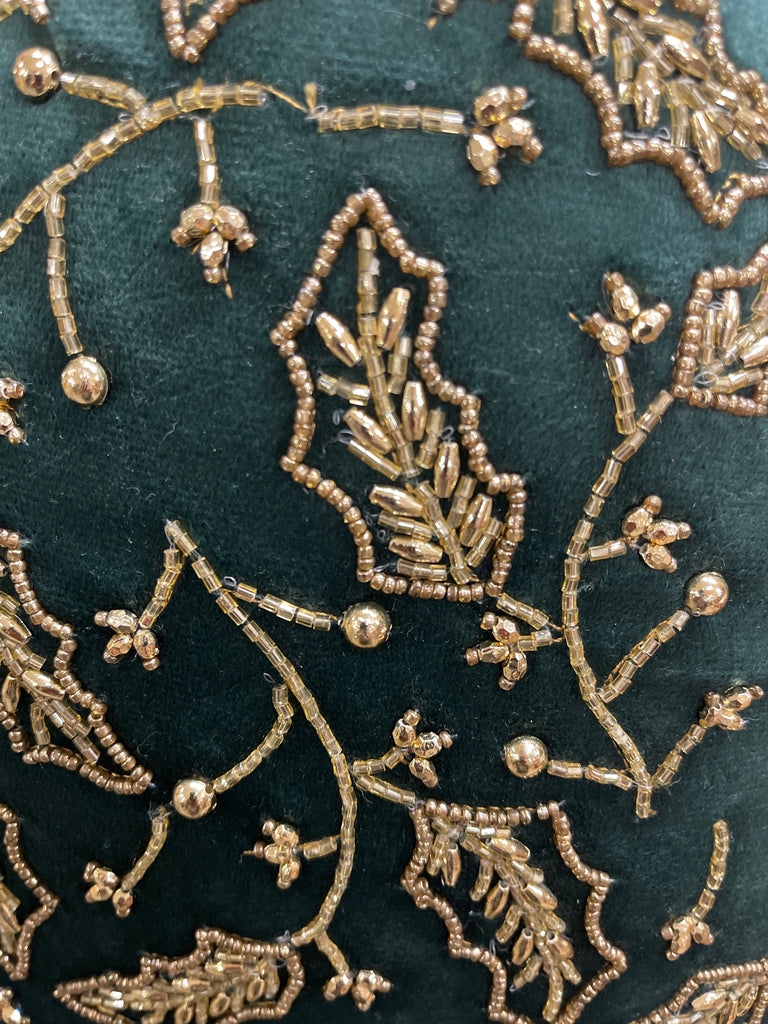 Cuscino scamosciato verde a forma di albero con perline