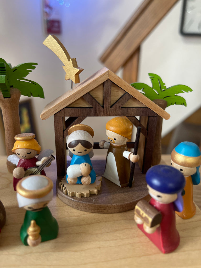 WOODERFUL LIFE Carillon ondeggiante in legno Natività Dipinto a mano