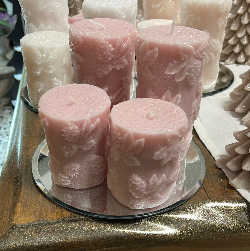 Candela cilindro con pigne a rilievo piccola